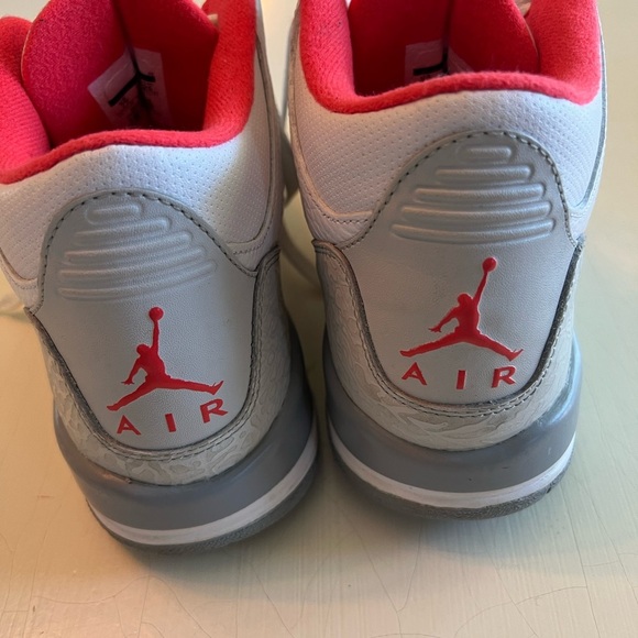 Girls AIR JORDAN 3 Retro GS 441140-101 WHITE/CRIMSON-NTRL GRY-WLF GRY Size 7Y - Picture 6 of 11